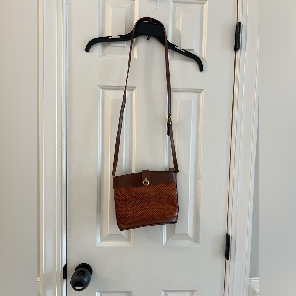 Finn Leather Crossbody Bag- Brown